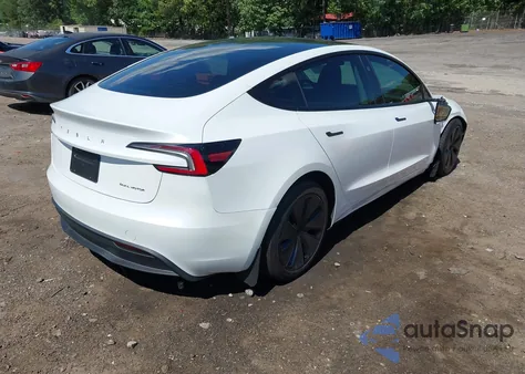 2024 Tesla Model 3 Long Range Dual Motor All-Wheel Drive z USA, uszkodzony, nr VIN 5YJ3E1EB3RF807254